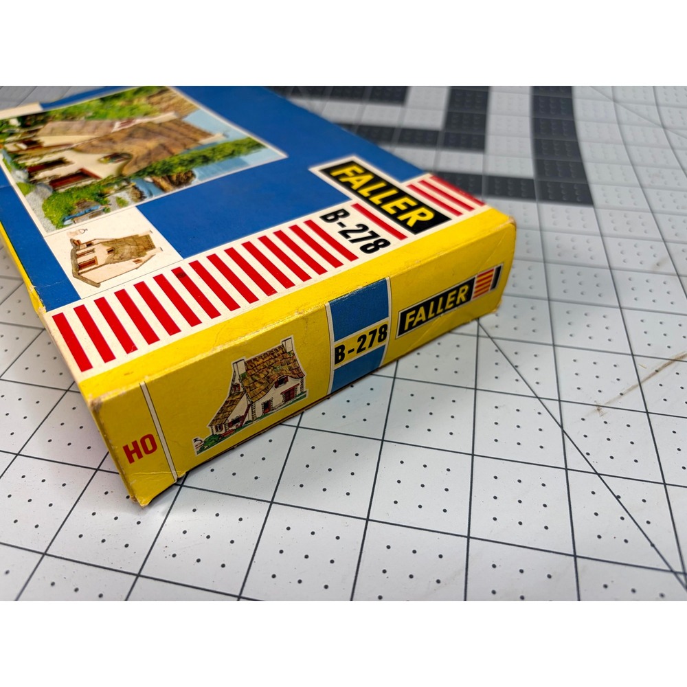 Faller B-278 HO Scale Model Kit Thatched Roof Cottage Village House Vintage - Picture 4 of 6